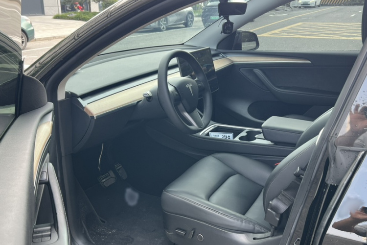 Tesla Model Y 2023 #13 Tesla Model Y 2023 car image #13