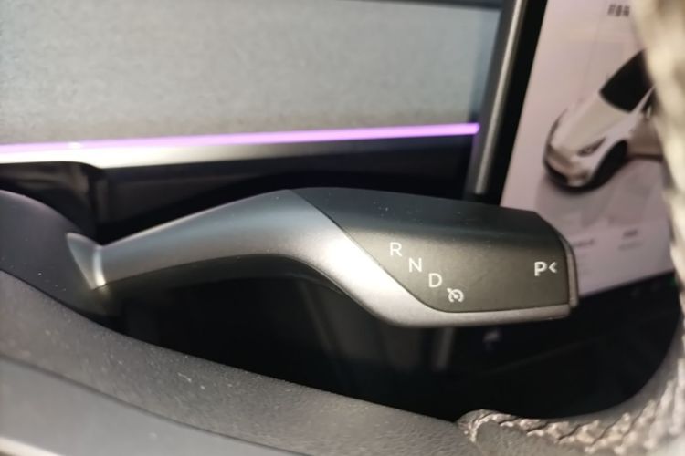 Tesla Model Y 2024 #14 Tesla Model Y 2024 car image #14