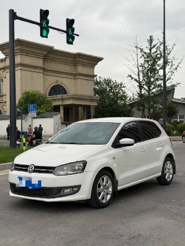 Volkswagen Polo 2013 Volkswagen Polo 2013 car image