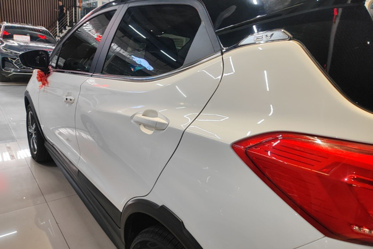 BYD Yuan New Energy 2019 immagine di auto #5
