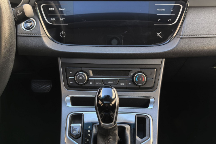 GEELY Emgrand 2019 #15 GEELY Emgrand 2019 car image #15