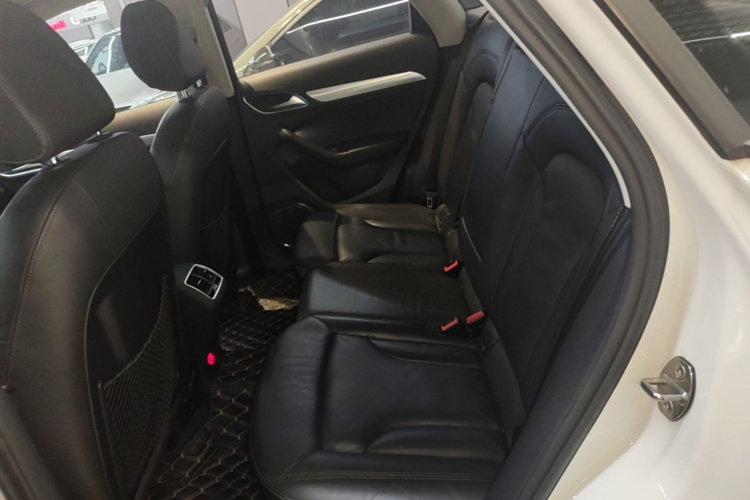 Audi Q3 2019 #17 Audi Q3 2019 car image #17