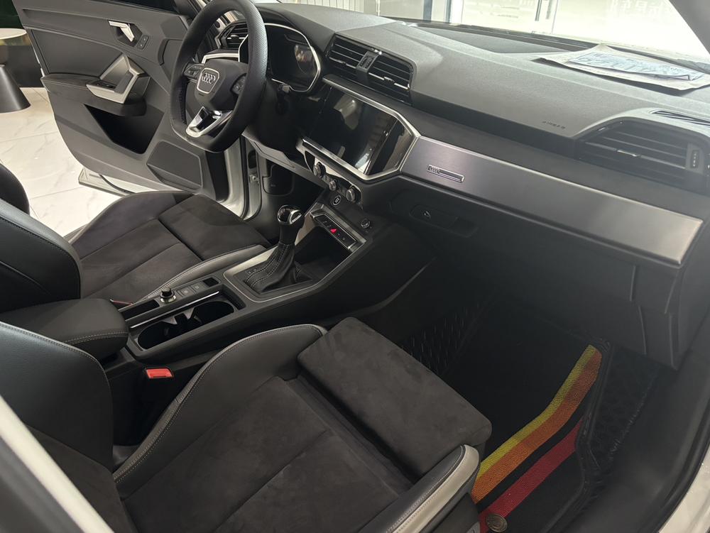 Audi Q3 2022 car image #26