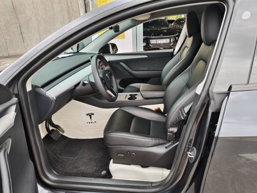 Tesla Model Y 2024 #3 Tesla Model Y 2024 car image #3