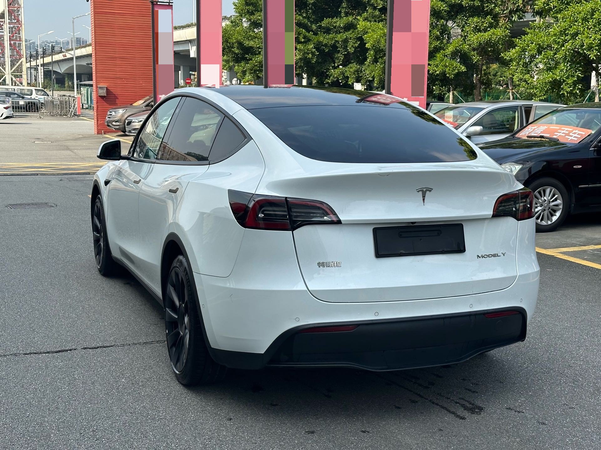 Tesla Model Y 2023 изображение автомобиля #4