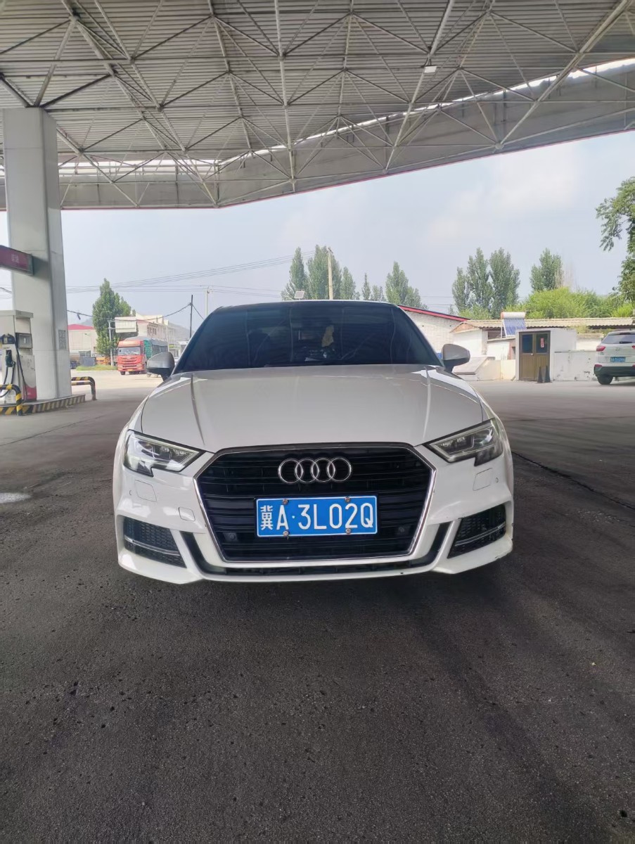Audi A3 2018 car image #2