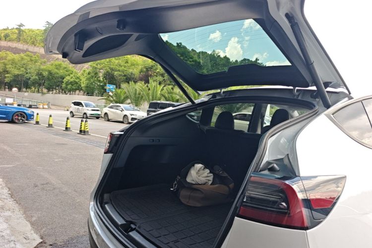 Tesla Model Y 2023 #19 Tesla Model Y 2023 car image #19