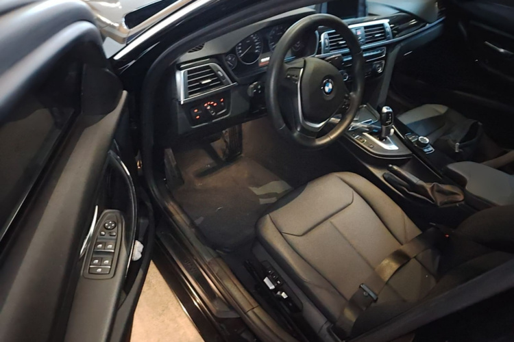 BMW 3 Series 2017 car image #16
