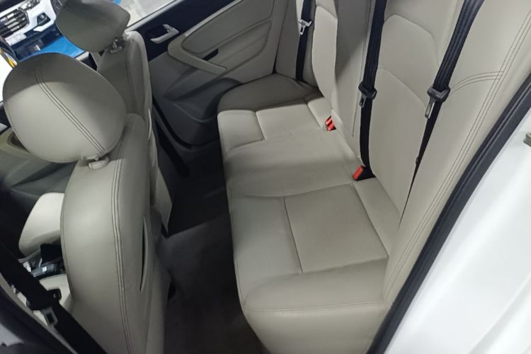 GEELY Emgrand 2015 car image #13