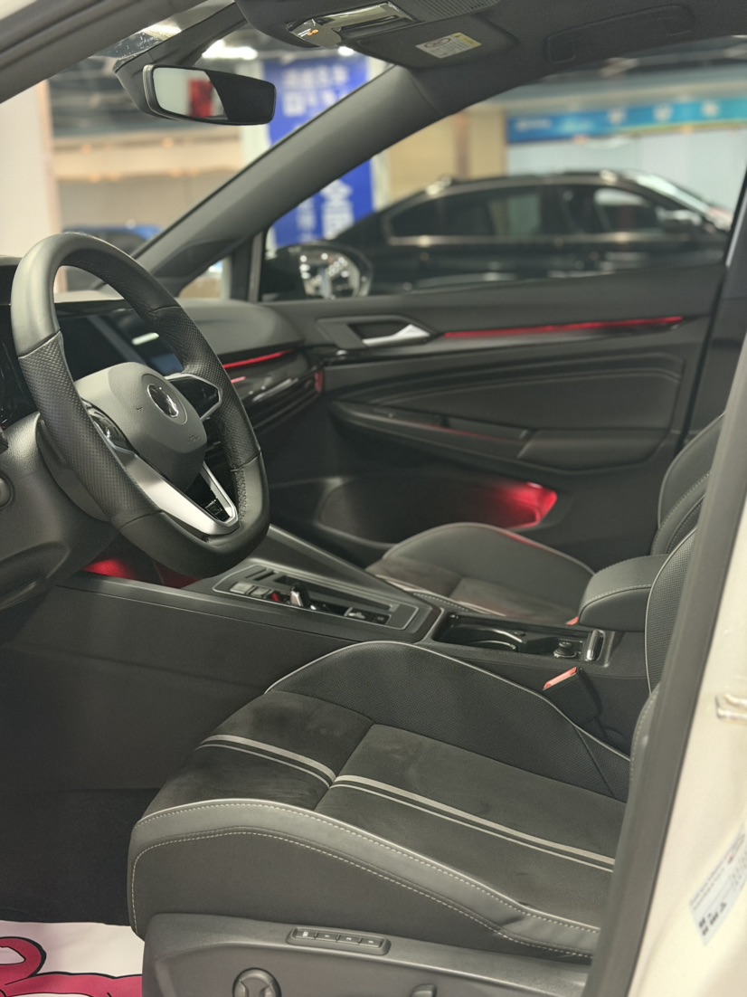 Volkswagen Golf 2023 car image #7