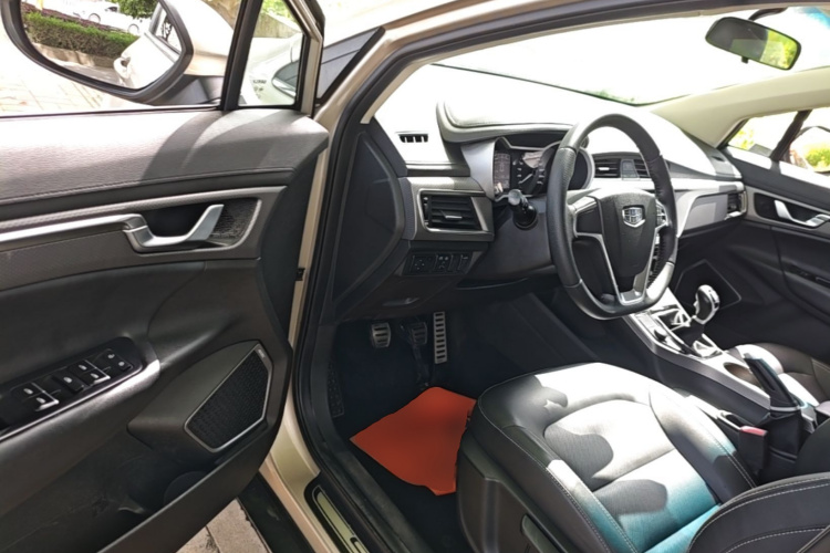 GEELY Emgrand GS 2017 car image #16