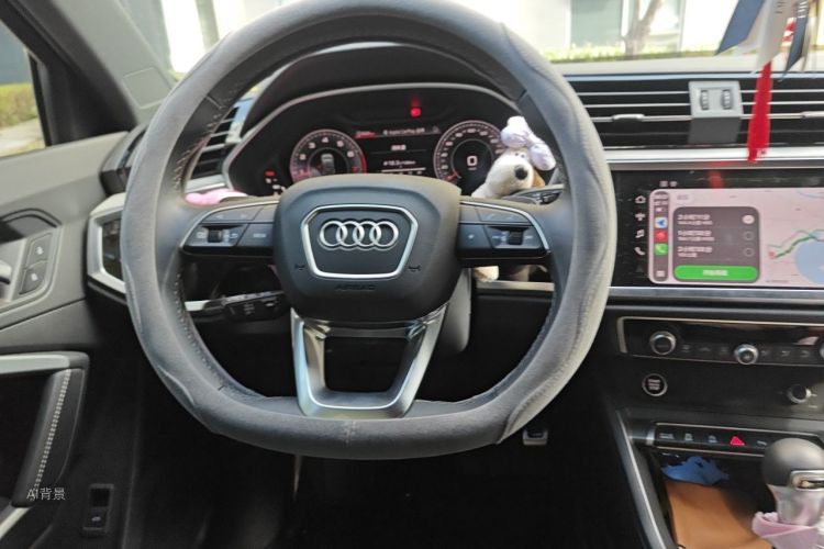 Audi Q3 2023 car image #12