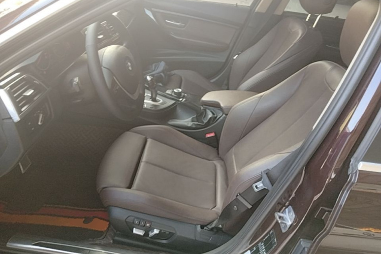 BMW 3 Series 2018 car image #15