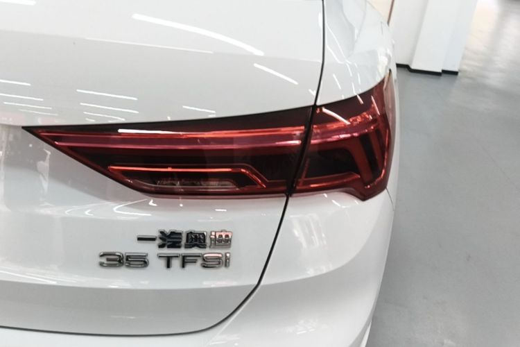 Audi Q3 2023 immagine di auto #8