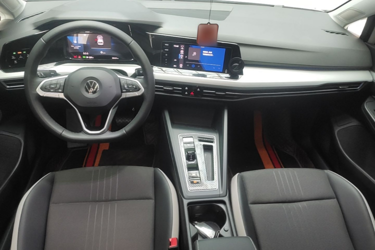 Volkswagen Golf 2022 car image #10