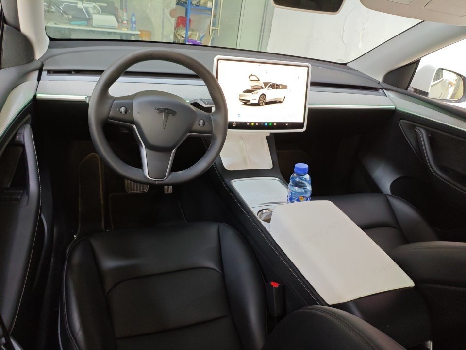 Tesla Model Y 2024 immagine di auto #5