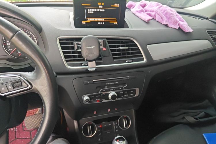 Audi Q3 2018 car image #15