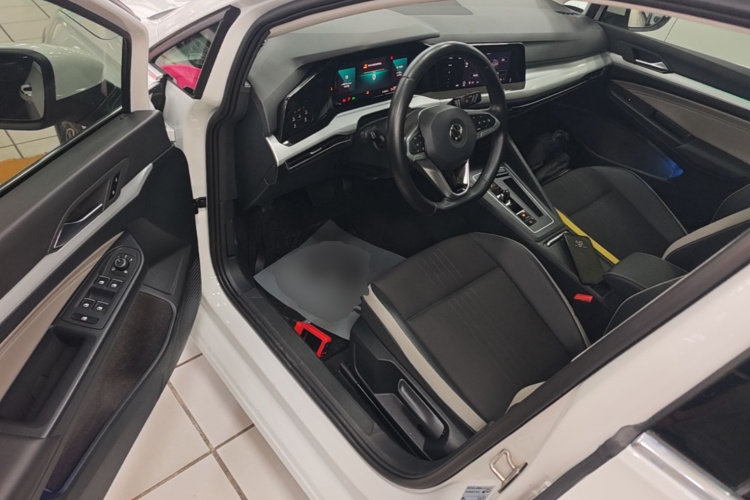 Volkswagen Golf 2021 car image #16