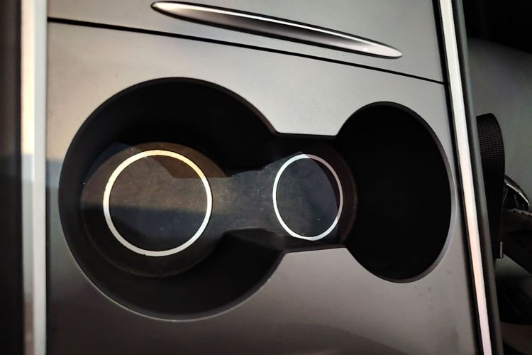 Tesla Model Y 2024 #9 Tesla Model Y 2024 car image #9
