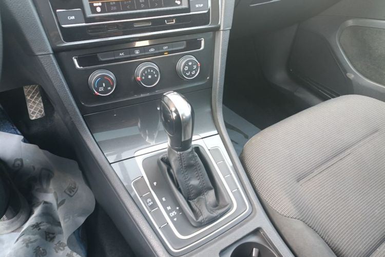 Volkswagen Golf 2018 car image #18