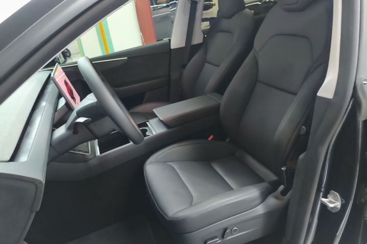Tesla Model Y 2025 #19 Tesla Model Y 2025 car image #19