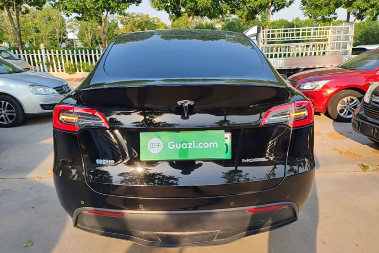 Tesla Model Y 2023 car image #4
