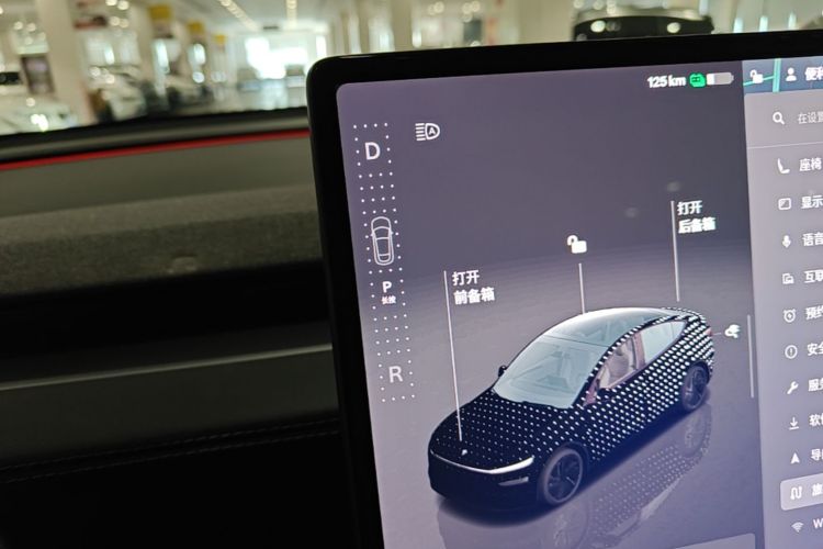 Tesla Model Y 2025 #14 Tesla Model Y 2025 car image #14