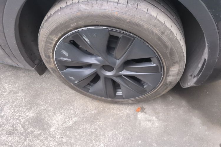 Tesla Model Y 2024 car image #9