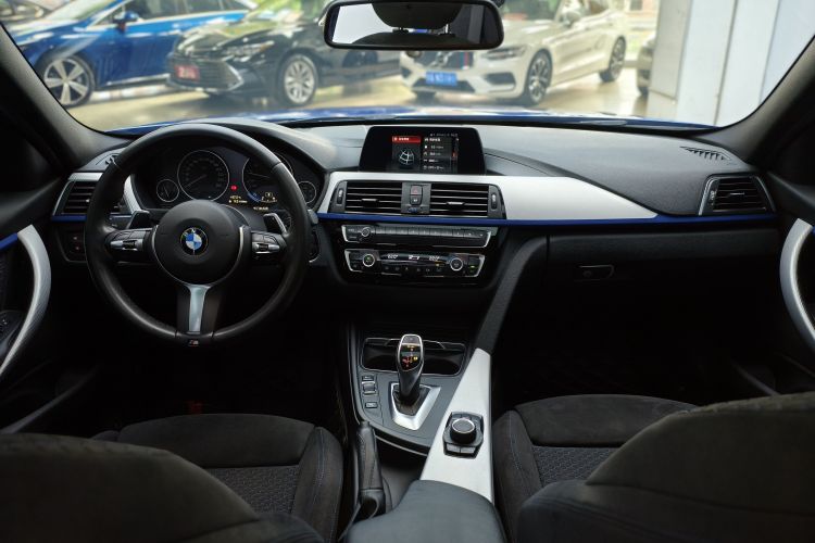 BMW 3 Series 2018 car image #10