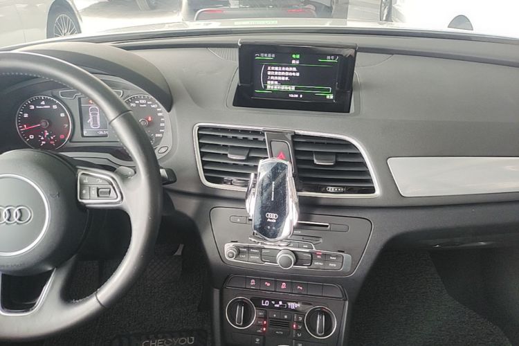 Audi Q3 2016 car image #13