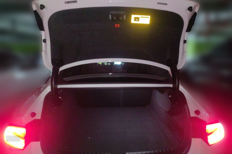 MI SU7 2025 immagine di auto #21