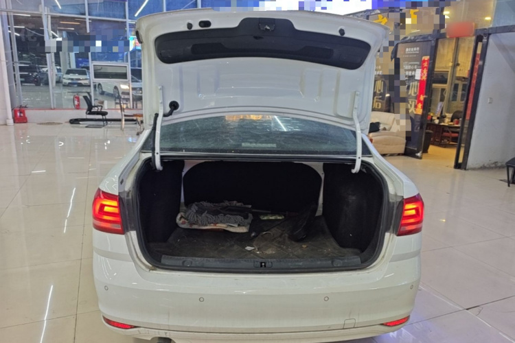 Volkswagen Lavida 2017 car image #19