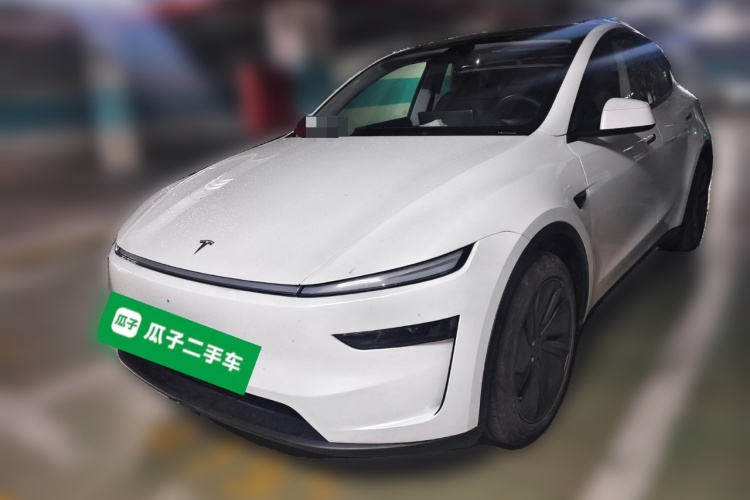 Tesla Model Y 2025 #2 Tesla Model Y 2025 car image #2
