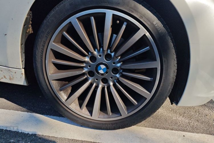 BMW 3 Series 2019 car image #9