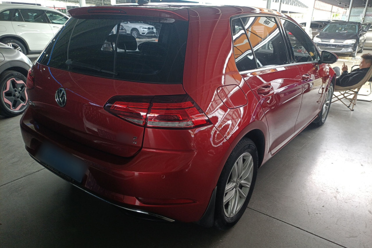 Volkswagen Golf 2019 car image #3