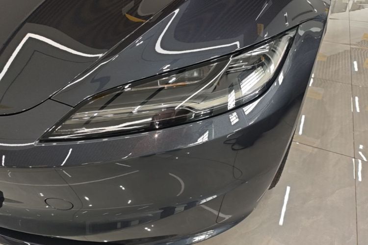 Tesla Model 3 2025 car image #23