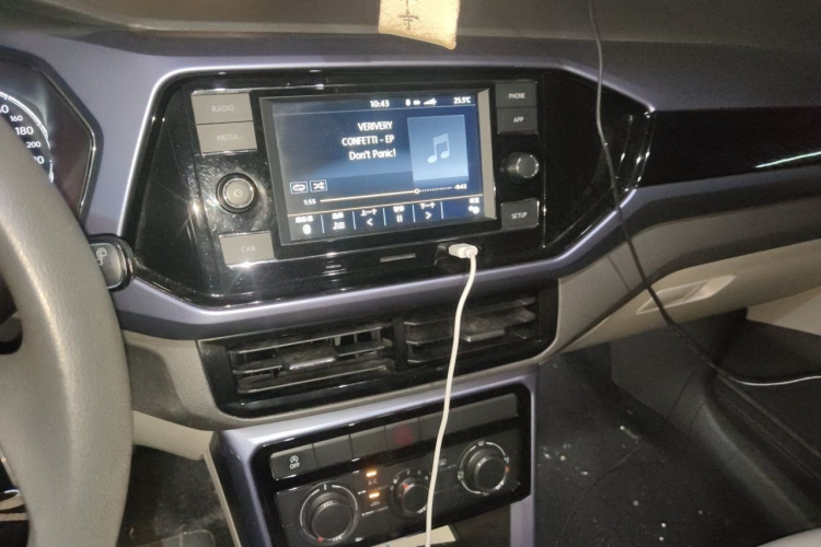 Volkswagen T-Cross 2019 car image #17