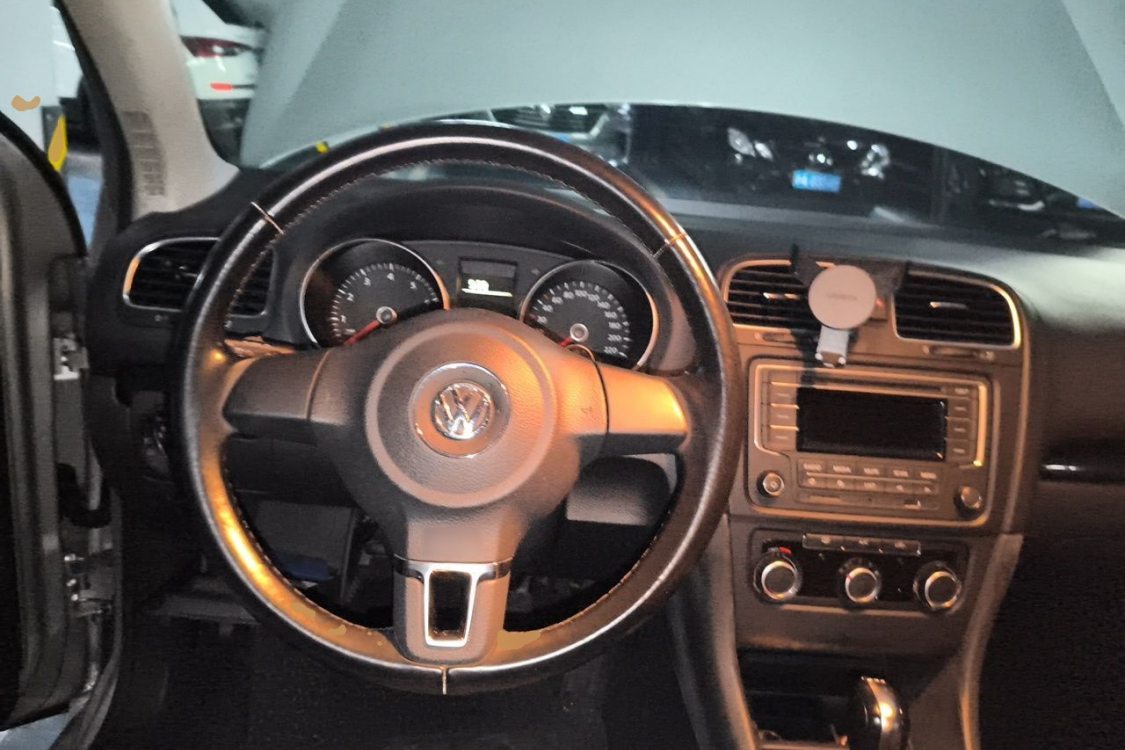 Volkswagen Golf 2013 car image #24