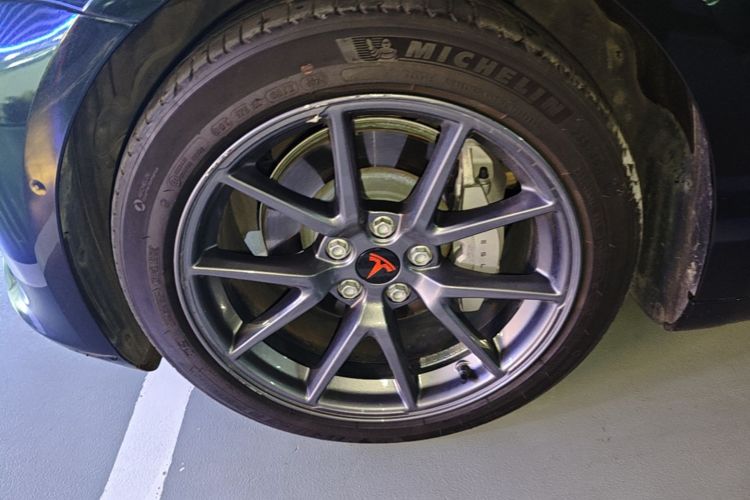 Tesla Model 3 2023 car image #9
