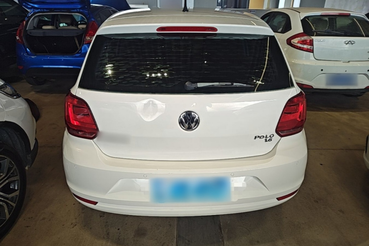 Volkswagen Polo 2015 car image #6