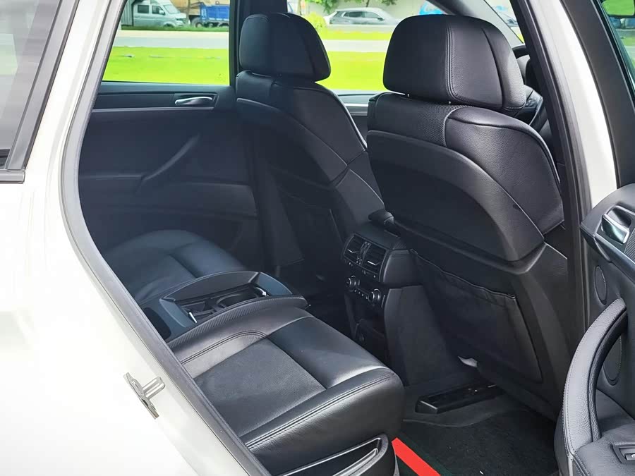 BMW X6 M 2012 car image #24