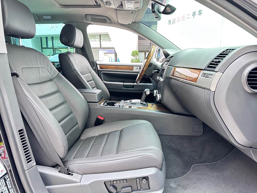 Volkswagen Touareg 2010 immagine di auto #24