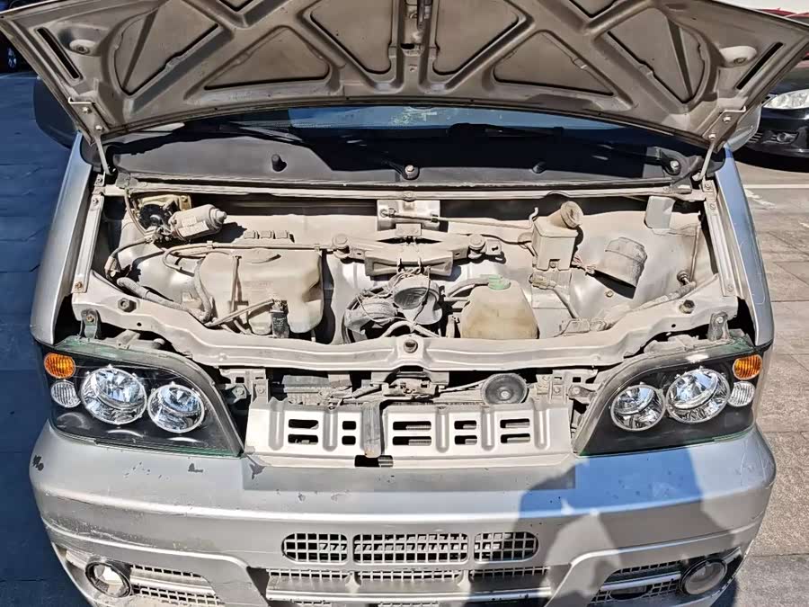 2013 car image #24