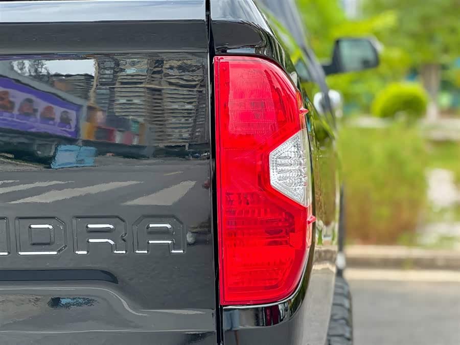 Toyota Tundra 2014 immagine di auto #24