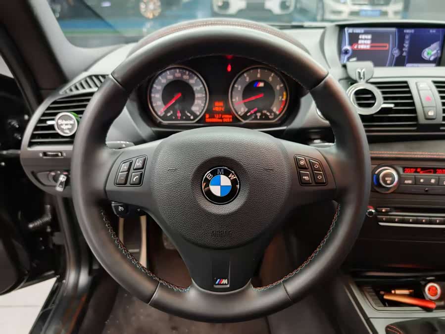 BMW 1 Series M 2012 car image #24