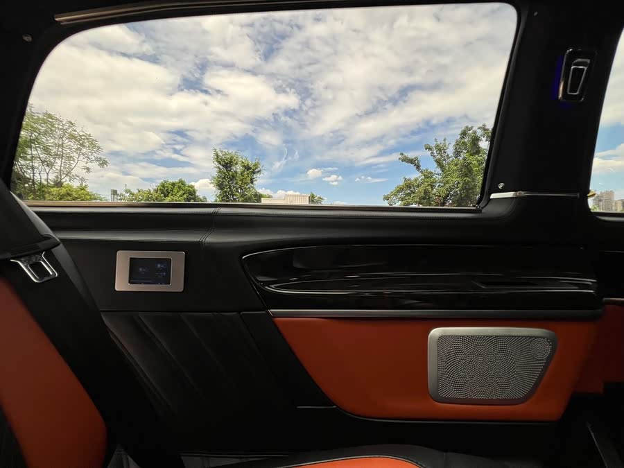 Mercedes-Benz V Class 2020 car image #24