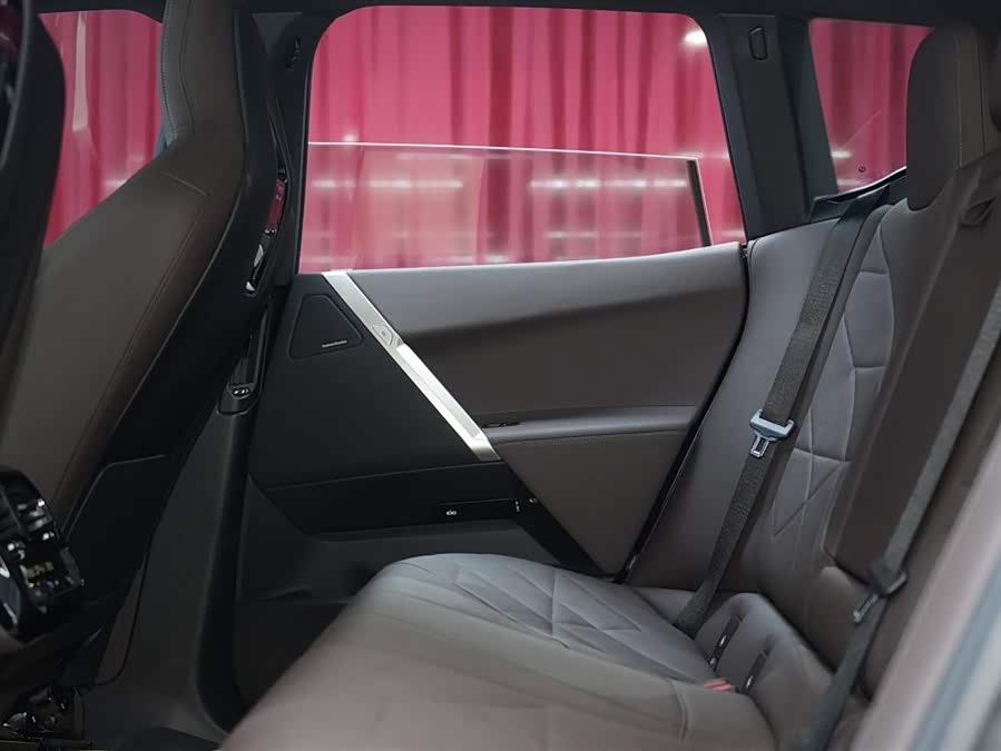 BMW iX 2023 car image #24