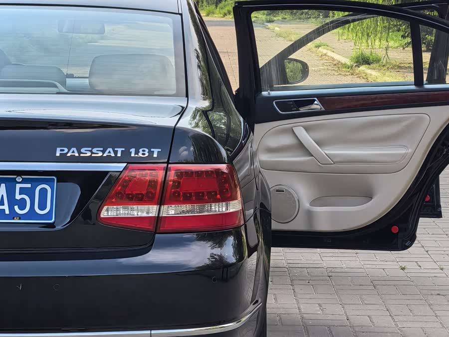 Volkswagen Passat Lingyu 2011 car image #24