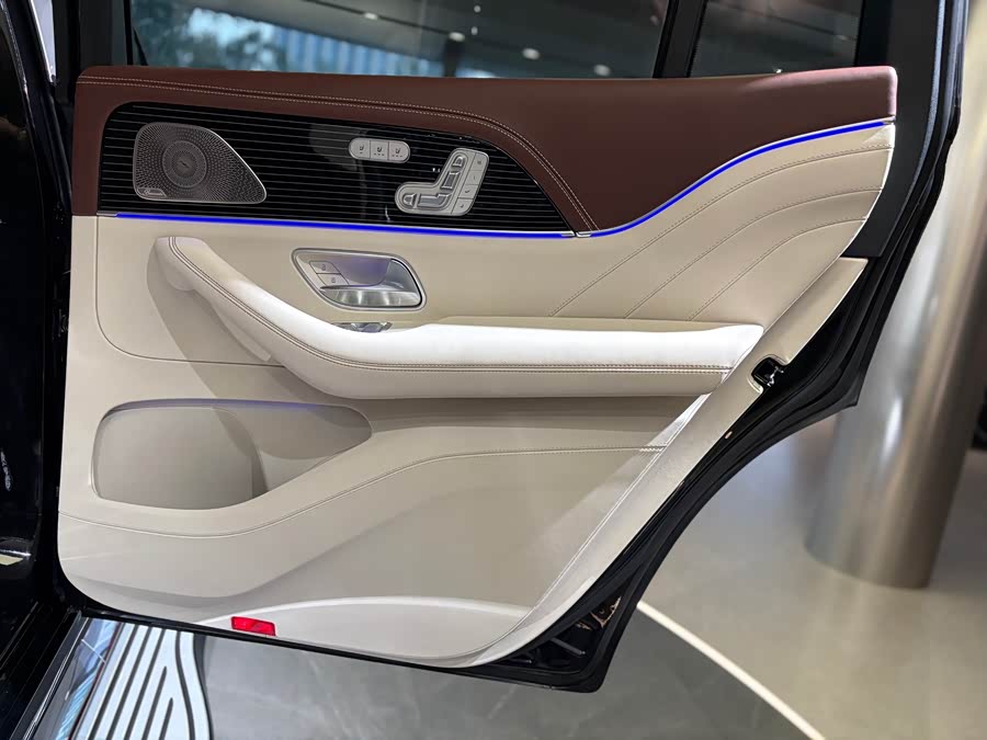 Mercedes-Benz Maybach GLS 2024 صورة سيارة #24