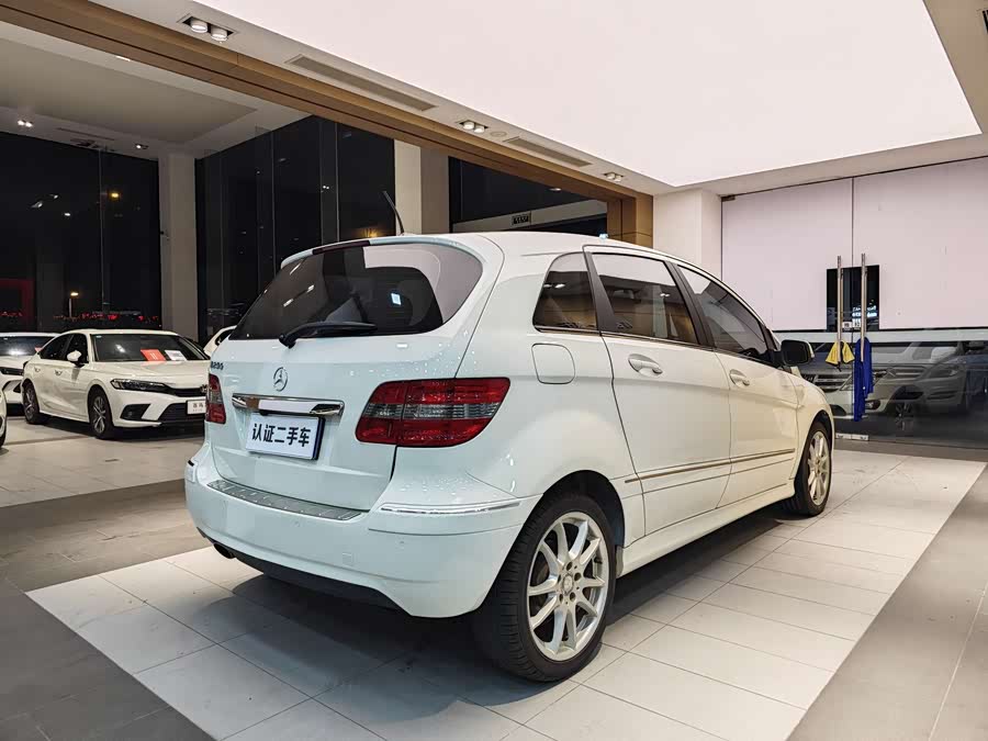 Mercedes-Benz B Class 2011 car image #24